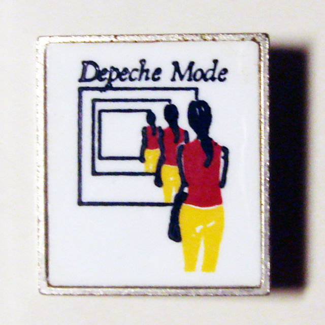 DREAMING OF ME ORIGINAL 1981 VINTAGE ENAMEL DEPECHE MODE BADGE 1.jpg