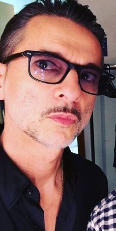 0cc1f9c19f319b32c6ad9edd6e00b60b--dave-gahan-depeche-mode.jpg