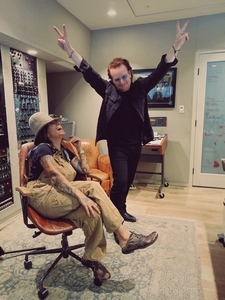 Bono & Linda Perry.jpg