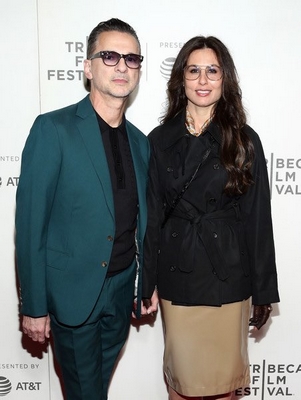 Dave Gahan et Jennifer Sklias-Gahan.jpg